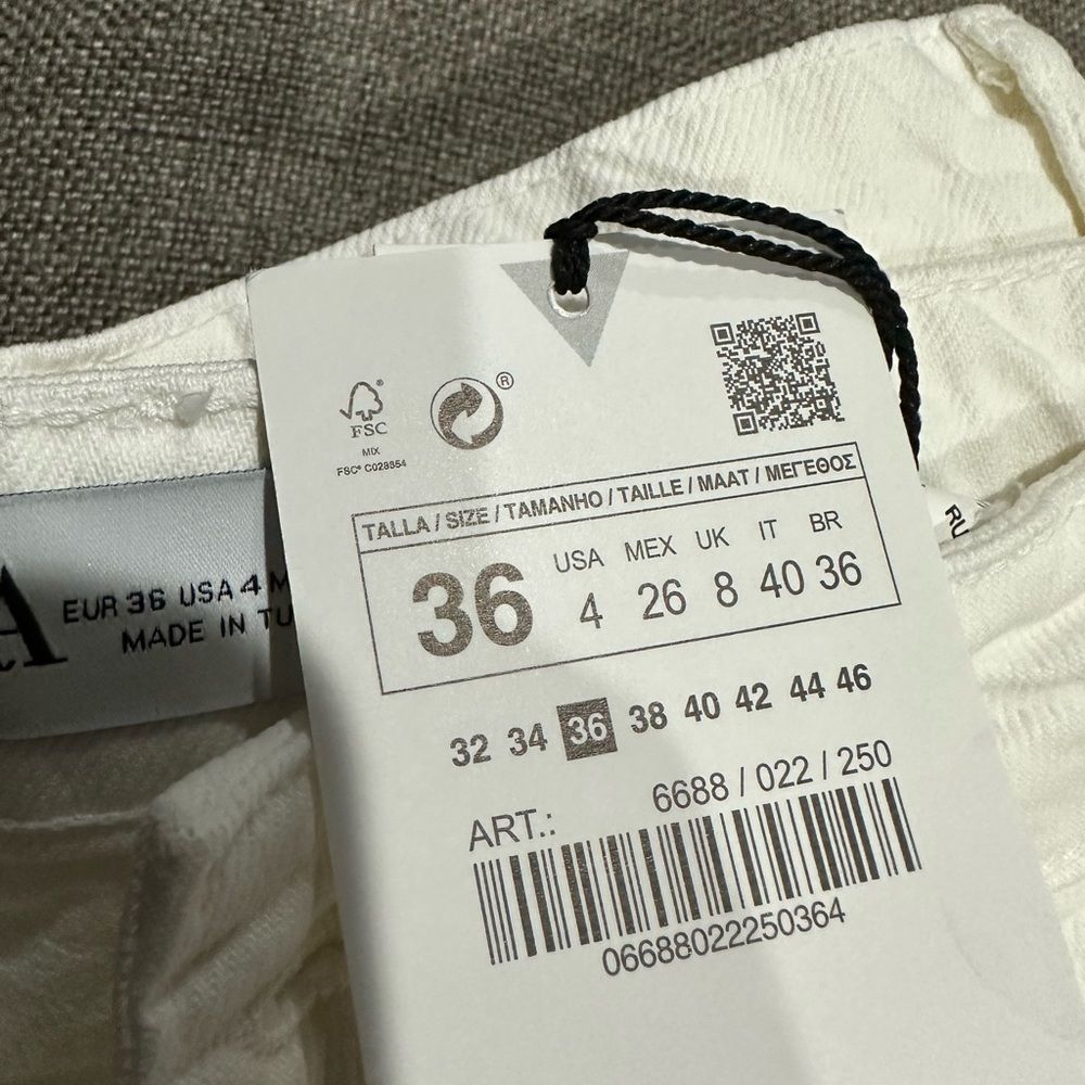 NWT ZARA WOMAN HIGH RISE STRAIGHT
LEG JEANS WHITE - Picture 9 of 9